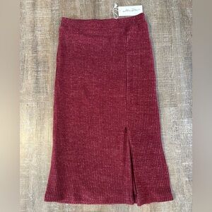 Chic Ribbed Pencil Skirt in Rich Burgundy